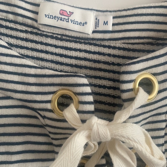 Vineyard Vines Pull Over - Picture 2 of 4